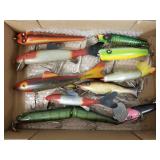 10 large vintage fishing lures incl Rubber, Paw