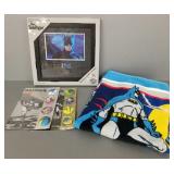 Gp Batman items incl buttons, beach towel, framed