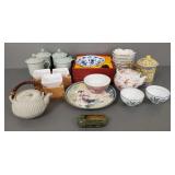 Gp Asian ceramics incl tea pots, bowl in fitted