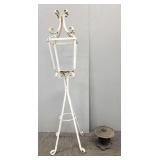 2 metal garden items: Japanese style lantern &