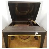 Vintage Admiral radio/phonograph