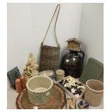 Group incl. folk art jug, pottery, chest pieces,