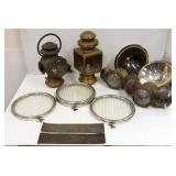 Group antique auto lamps, lenses, metal parts, etc