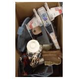 Group of Star Wars toys, etc.