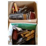Group tools including chisels, carving tools, etc.