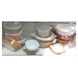 Group of approx. 30 Pyrex bowls etc.