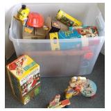 Group of vintage toys, battery op, etc.