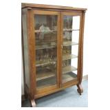Oak 2-door bookcase with crest