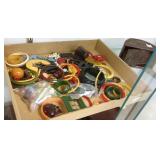 Group of assorted Bakelite, etc. jewelry