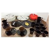 Group of mod/ mid century style pottery