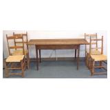 Antique pencil leg table with 4 early habitant