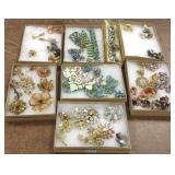 Group vintage brooches, bracelets, earrings, etc.