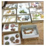 Group of vintage costume pins, brooches,