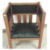 Arts & crafts oak cube chair attrib: Michigan