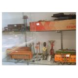 Lionel train set with 2541 engine & tracks (some
