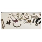 Group of assorted costume etc jewelry including