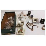 Group of assorted costume & vintage jewelry