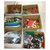 Group vintage Legos, Lincoln Logs, etc in boxes