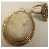 Carved shell cameo pendant in gold mount set with