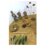 Group of bird carvings, stone sculpture, etc.