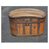 CAMELBACK OVAL TRUNK W/ KEY