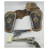 CHILDRENS GUNS & HOLSTER SET