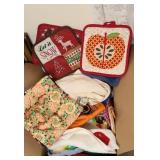 KITCHEN TOWELS & POTHOLDERS