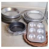 BAKING PANS & MUFFIN TINS
