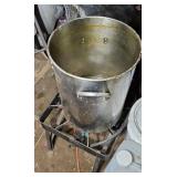 TURKEY FRYER W/ POT