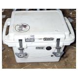 CABELAS 25 QT COOLER