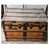 ANTIQUE STEAMER TRUNK
