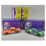 (2) MUNSTER ACTION 1:24 DIECAST CARS