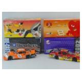 (2) LOONEY TOONS 1:24 DIECAST CARS: