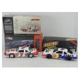 (2) ALAN KULWICKI ACTION 1:24 DIECAST CARS