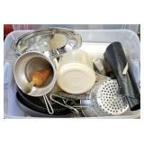 STRAINERS & OTHER KITCHEN ITEMS W/ TOTE