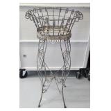 METAL PLANTER STAND