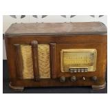 VINTAGE SEARS ROEBUCK RADIO (UNTESTED)