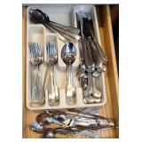 ONEIDA SILVERWARE SET