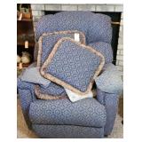 LAY Z BOY RECLINER W/ MATCHING PILLOWS