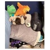 ASSTD BLANKETS & STUFFED ANIMALS