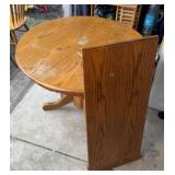ROUND OAK TABLE W/ LEAF