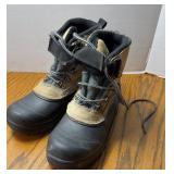 SIZE 8 WOMENS BOOTS