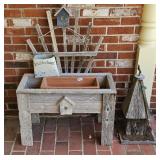 PLANTER & BIRDHOUSE