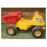 LITTLE TIKES RIDE ON DUMP TRUCK