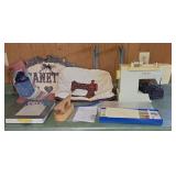 SINGER SEWING MACHINE & ACCESSORIES