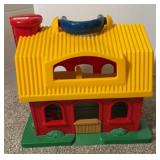 BATTAT BARN PLAYSET