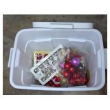 CHRISTMAS ORNAMENTS W/ TOTE