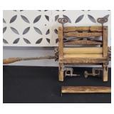 UNIVERSAL CLOTHES WRINGER W/ CRANK HANDLE