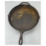 LODGE CAST IRON SKILLET