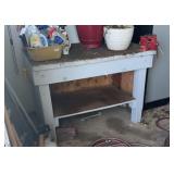 RUGGED WORKBENCH WITH VISE